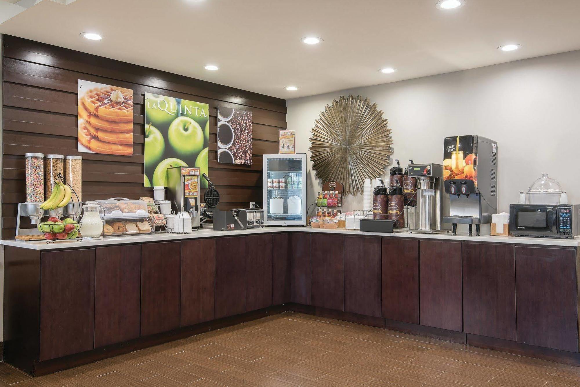 La Quinta By Wyndham Brooklyn East Hotel Ню Йорк Екстериор снимка