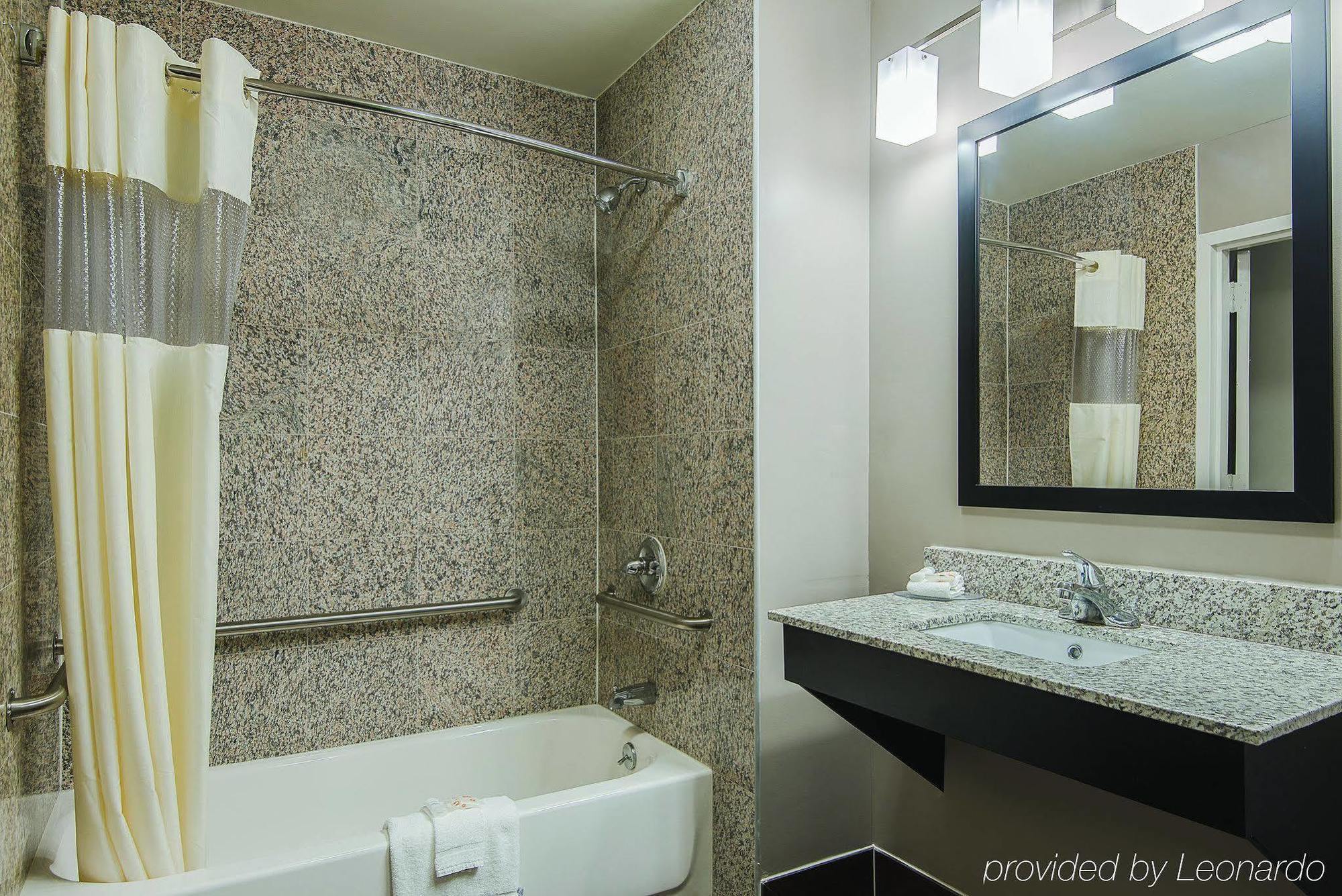 La Quinta By Wyndham Brooklyn East Hotel Ню Йорк Екстериор снимка